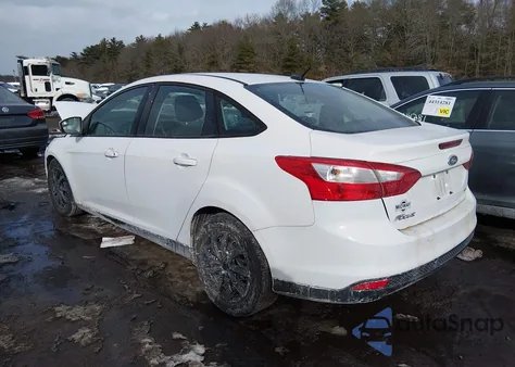 2012 Ford Focus Se z USA, uszkodzony, nr VIN 1FAHP3F27CL344152